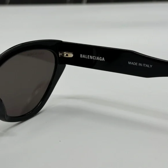 NEW BB0306S 001 BALENCIAGA BLACK CAT EYE WOMEN BALENCIAGA SUNGLASSES - Picture 11 of 12